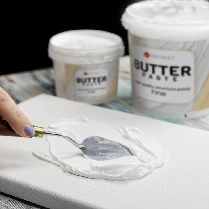 ARTMIE Butter Fine struktúrpaszta felhordása festőkéssel
