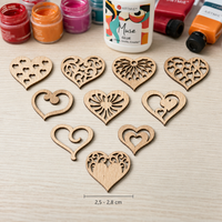 Fa kivágatok szívecskék - 10 db-os készlet, 2,5 - 2,8 cm